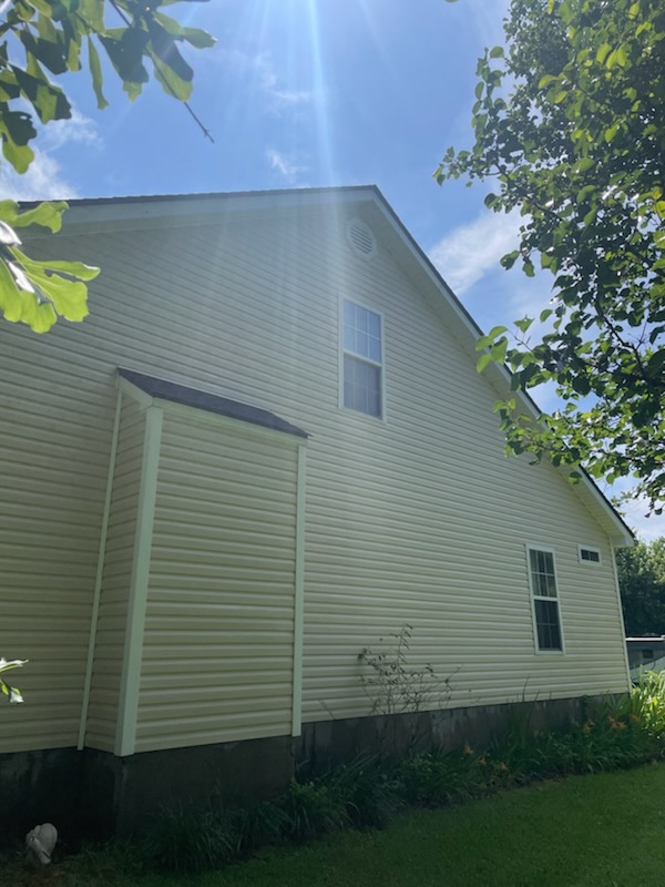 House washing after, Jacksonville, NC: clean vinyl siding with the mildew removed
